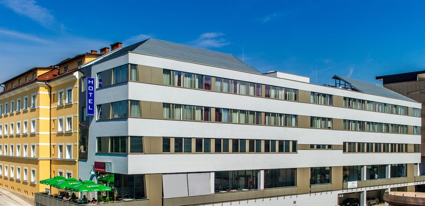 Imagen de los exteriores del Hotel Meksiko. Foto 12