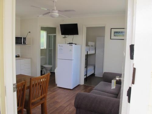 Imagen de la habitación del Hotel Melaleuca Caravan Park. Foto 9