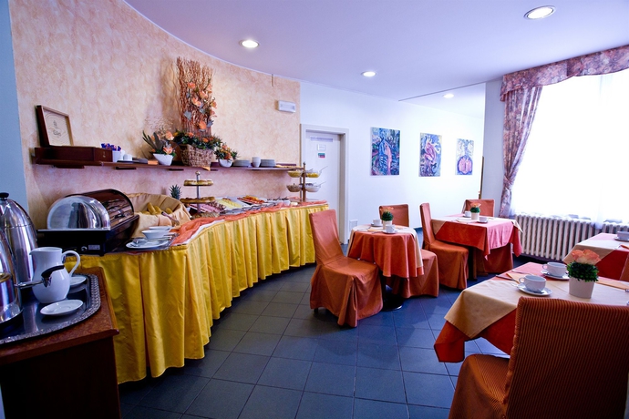 Imagen del bar/restaurante del Hotel Melantrich. Foto 6