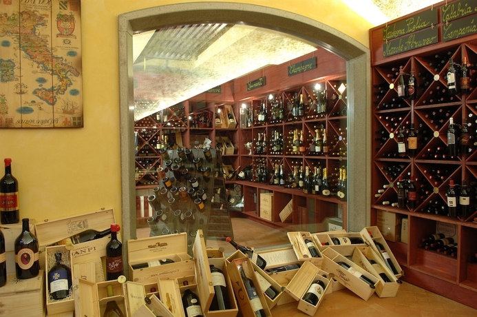 Imagen del bar/restaurante del Hotel Melas. Foto 6