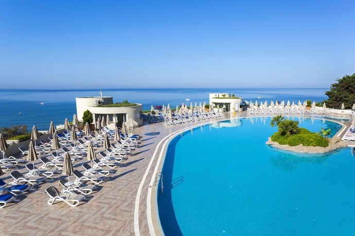 Imagen de la piscina del Hotel Melas Resort. Foto 16