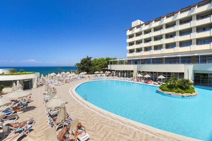 Imagen de la piscina del Hotel Melas Resort. Foto 18