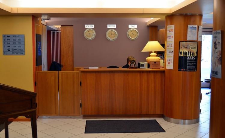 Imagen de los interiores del Hotel Melba. Foto 19