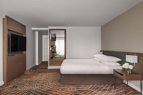 Imagen de la habitación del Hotel Melbourne Marriott. Foto 7