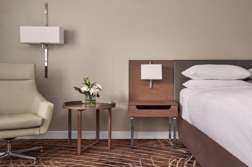 Imagen de la habitación del Hotel Melbourne Marriott. Foto 13