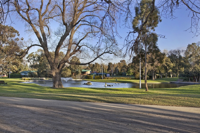 Imagen de los exteriores del Hotel Melbourne's Princes Park Motor Inn. Foto 11