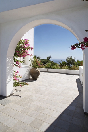 Imagen de los exteriores del Hotel Meli Meli. Foto 3