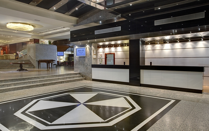 Imagen de los interiores del Hotel Melia Barajas. Foto 14