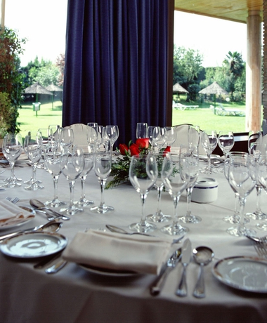 Imagen del bar/restaurante del Hotel Melia Barajas. Foto 3