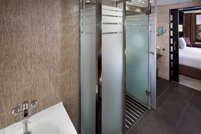 Imagen de la habitación del Hotel Melia Barcelona Sarrià. Foto 5