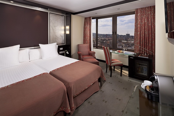 Imagen de la habitación del Hotel Melia Barcelona Sarrià. Foto 7