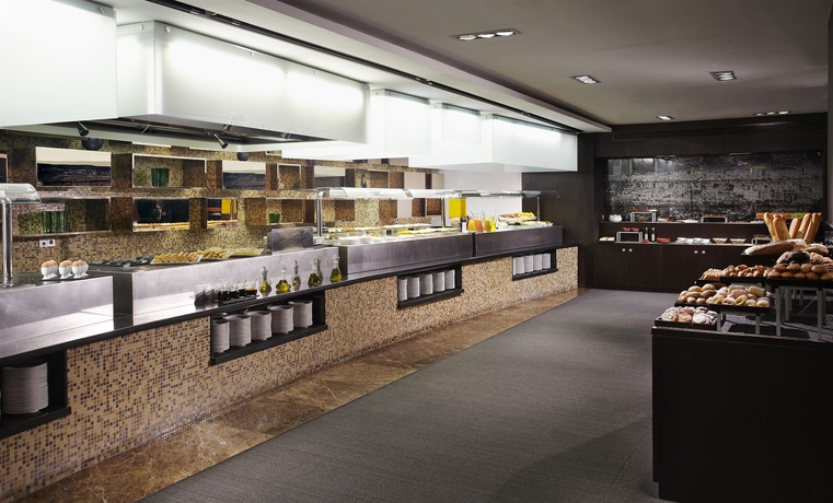 Imagen del bar/restaurante del Hotel Melia Barcelona Sarrià. Foto 3