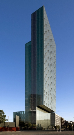 Imagen de los exteriores del Hotel Melia Barcelona Sky. Foto 13