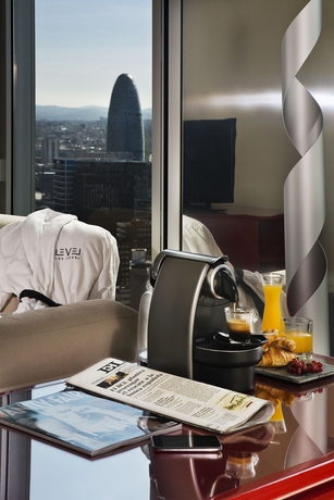 Imagen de la habitación del Hotel Melia Barcelona Sky. Foto 9