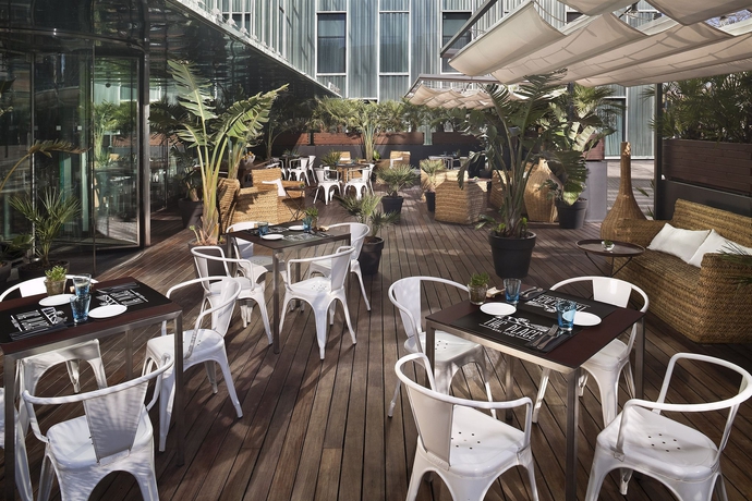 Imagen de los exteriores del Hotel Melia Barcelona Sky. Foto 14