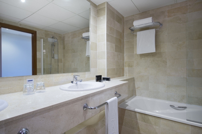 Imagen de la habitación del Hotel Melia Benidorm. Foto 11