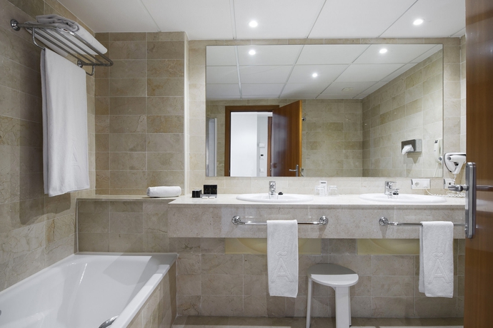 Imagen de la habitación del Hotel Melia Benidorm. Foto 12