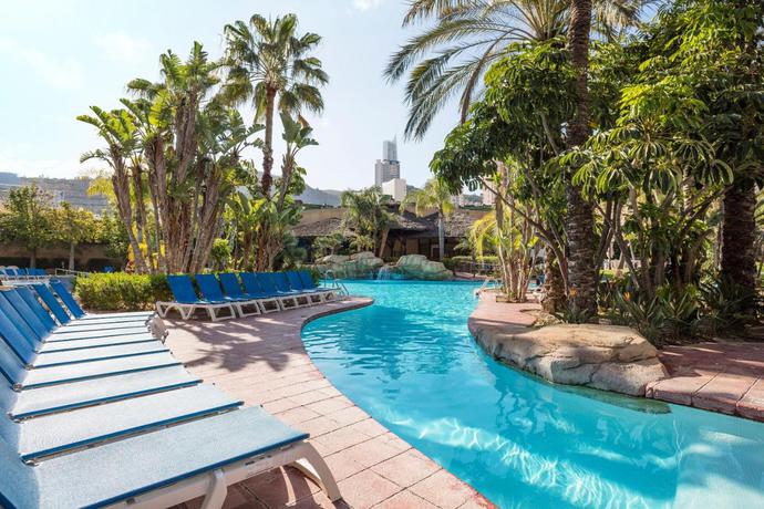 Imagen de la piscina del Hotel Melia Benidorm. Foto 19