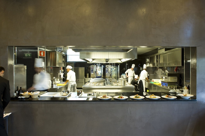 Imagen del bar/restaurante del Hotel Melia Braga and Spa. Foto 4