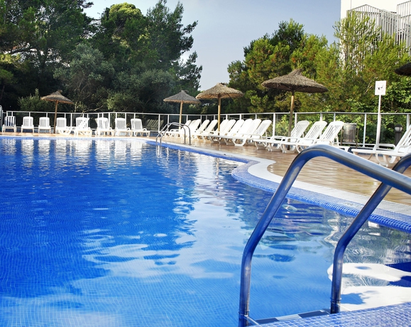 Imagen de la piscina del Hotel Melia Cala Galdana - Menorca. Foto 22