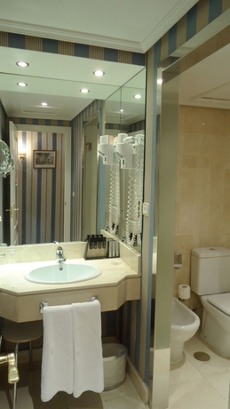 Imagen de la habitación del Hotel Melia Castilla. Foto 9