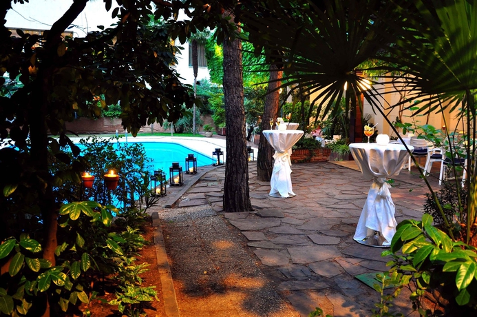 Imagen de los exteriores del Hotel Melia Castilla. Foto 13