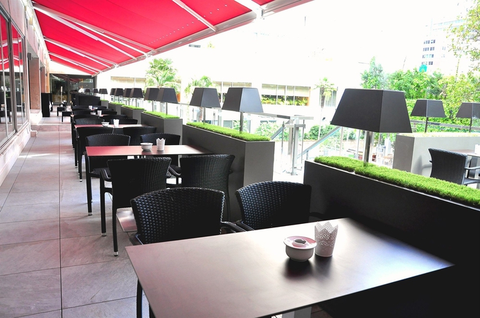 Imagen del bar/restaurante del Hotel Melia Castilla. Foto 3
