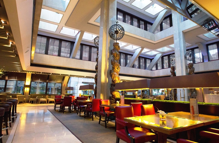 Imagen de los interiores del Hotel Melia Castilla. Foto 15