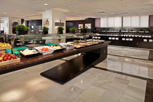 Imagen del bar/restaurante del Hotel Melia Costa del Sol. Foto 3