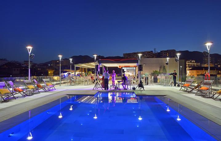 Imagen de la piscina del Hotel Melia Costa del Sol. Foto 38