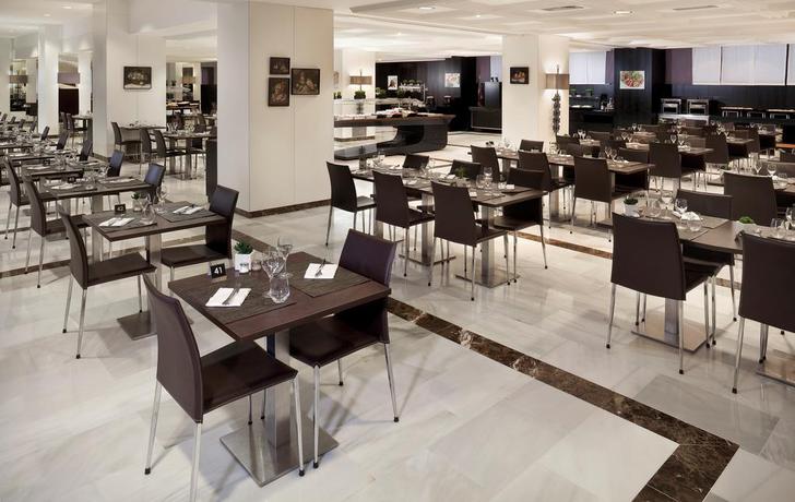 Imagen del bar/restaurante del Hotel Melia Costa del Sol. Foto 4