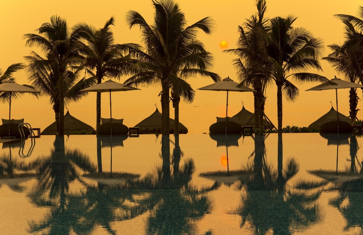 Imagen de la piscina del Hotel Melia Danang Beach Resort. Foto 10