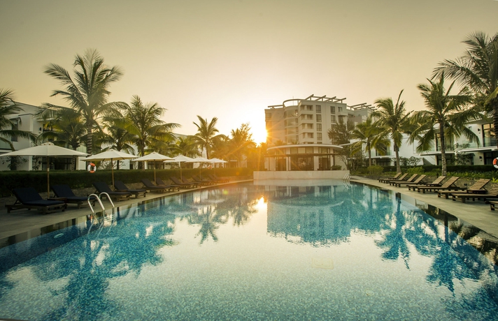 Imagen de la piscina del Hotel Melia Danang Beach Resort. Foto 13