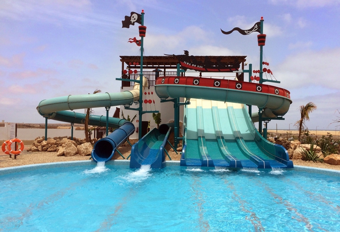 Imagen de la piscina del Hotel Melia Dunas Beach Resort and Spa. Foto 11