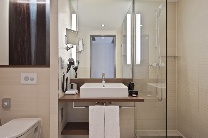 Imagen de la habitación del Hotel Melia Düsseldorf. Foto 17