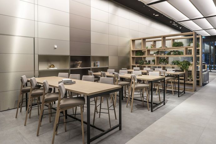 Imagen de los interiores del Hotel Melia Frankfurt City. Foto 8