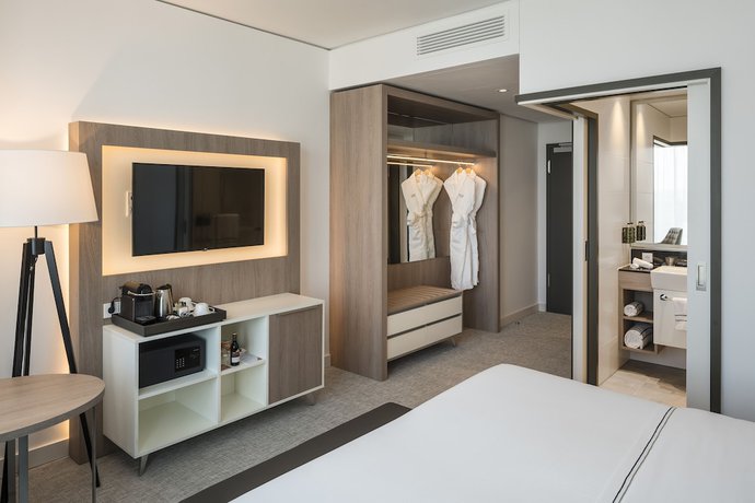 Imagen de la habitación del Hotel Melia Frankfurt City. Foto 5