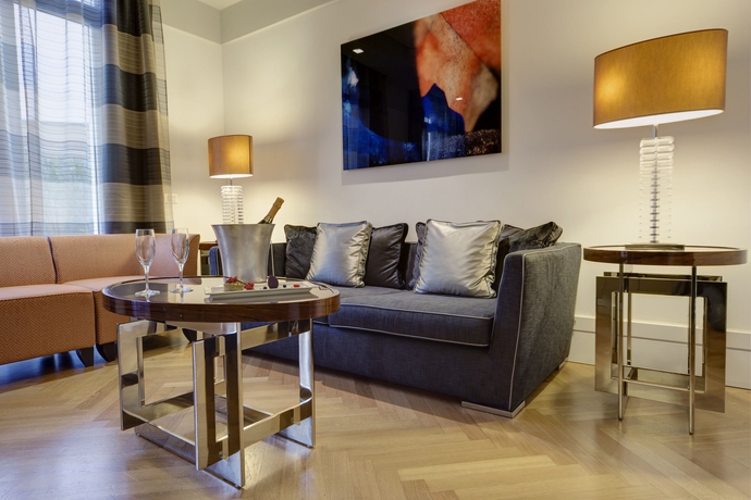 Imagen de los interiores del Hotel Melia Genova. Foto 12