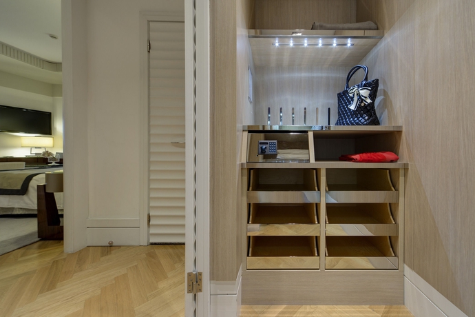 Imagen de la habitación del Hotel Melia Genova. Foto 7