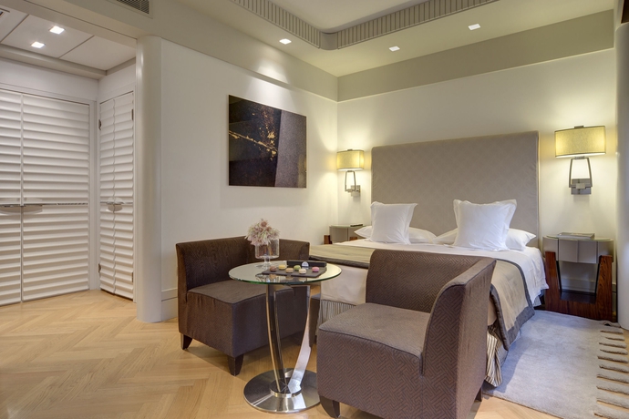 Imagen de la habitación del Hotel Melia Genova. Foto 8