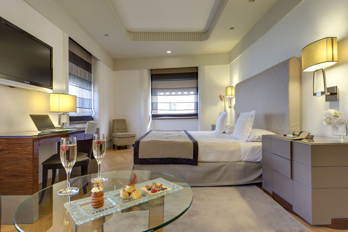 Imagen de la habitación del Hotel Melia Genova. Foto 9