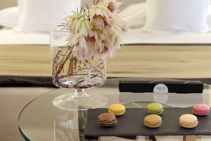 Imagen de la habitación del Hotel Melia Genova. Foto 10