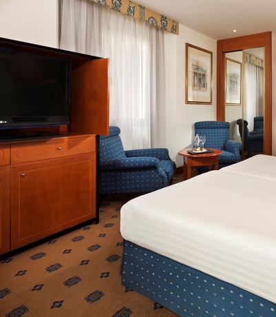 Imagen de la habitación del Hotel Melia Granada. Foto 11