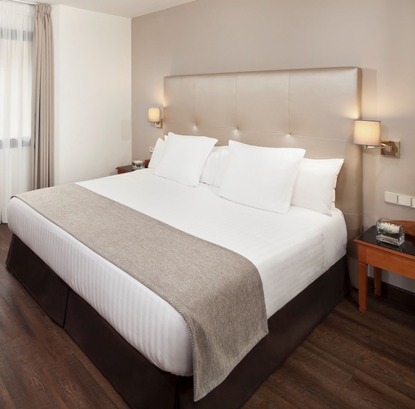Imagen de la habitación del Hotel Melia Granada. Foto 12