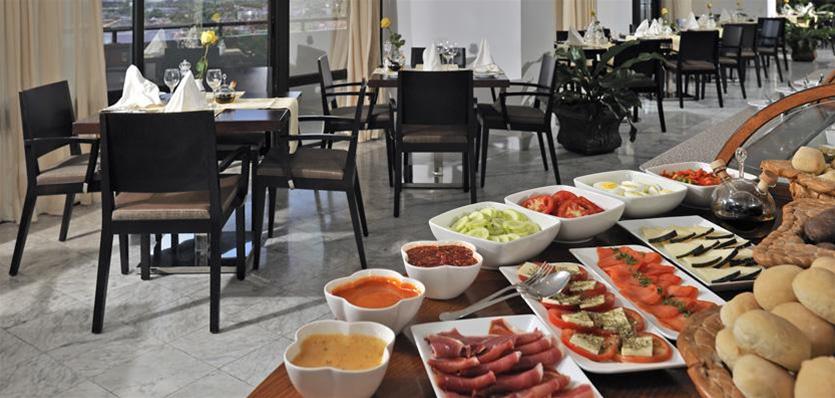 Imagen del bar/restaurante del Hotel Melia Habana. Foto 5