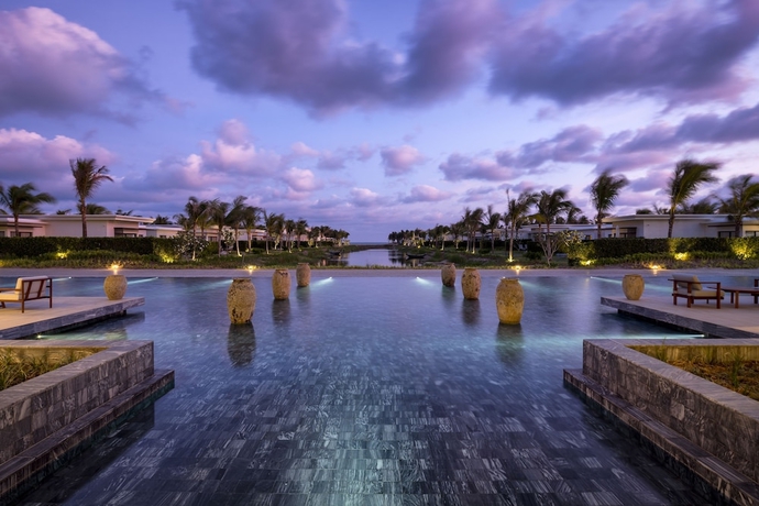 Imagen de los interiores del Hotel Melia Ho Tram Beach Resort. Foto 15