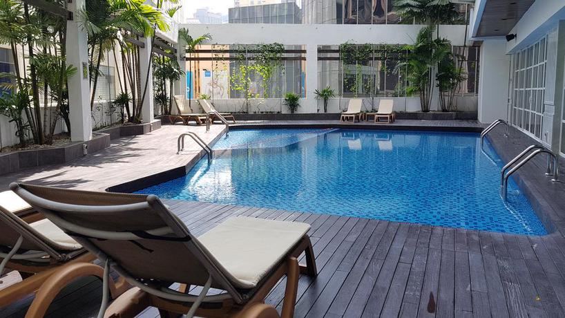 Imagen de la piscina del Hotel Melia Kuala Lumpur. Foto 14