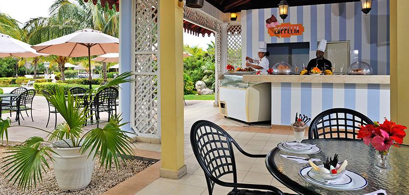 Imagen del bar/restaurante del Hotel Melia Las Dunas. Foto 2