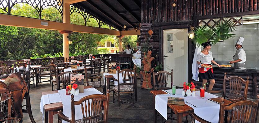 Imagen del bar/restaurante del Hotel Melia Las Dunas. Foto 3