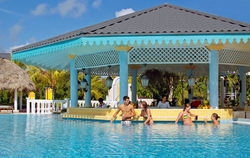 Imagen de la piscina del Hotel Melia Las Dunas. Foto 16